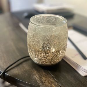 Glisten Scentsy Warmer - beautiful, in excellent used condition.